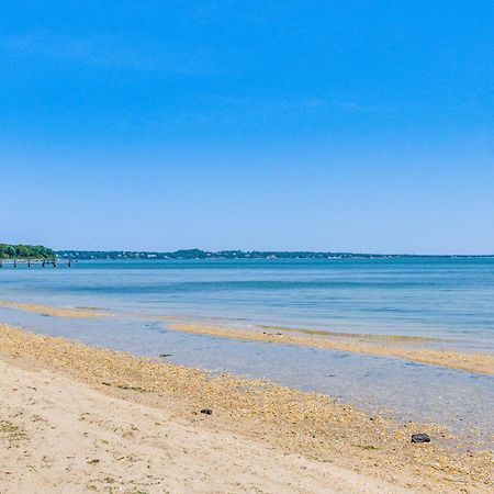 Distinctive Hamptons Home With Pool Near Bay, Ocean خلجان هامبتون المظهر الخارجي الصورة