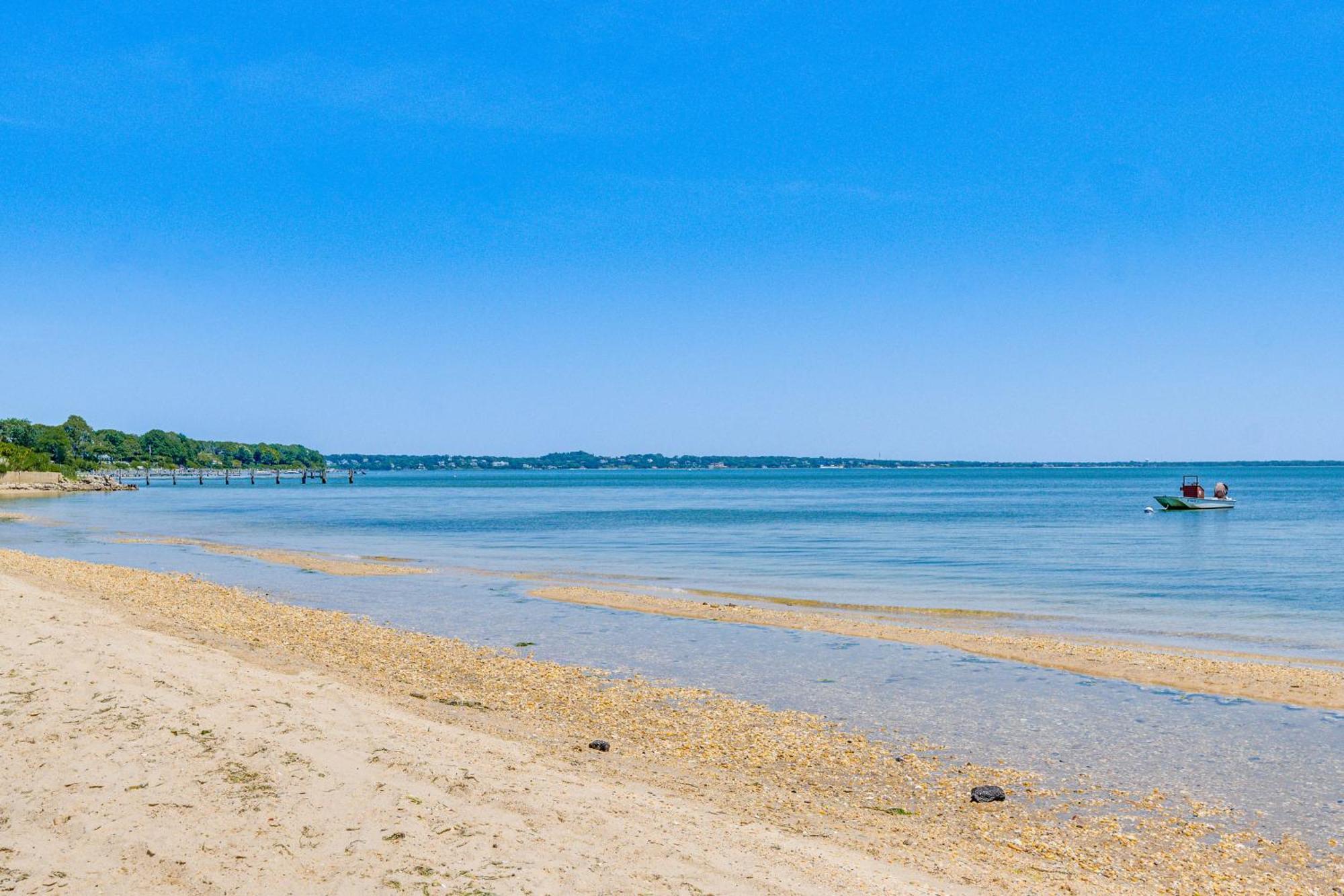 Distinctive Hamptons Home With Pool Near Bay, Ocean خلجان هامبتون المظهر الخارجي الصورة