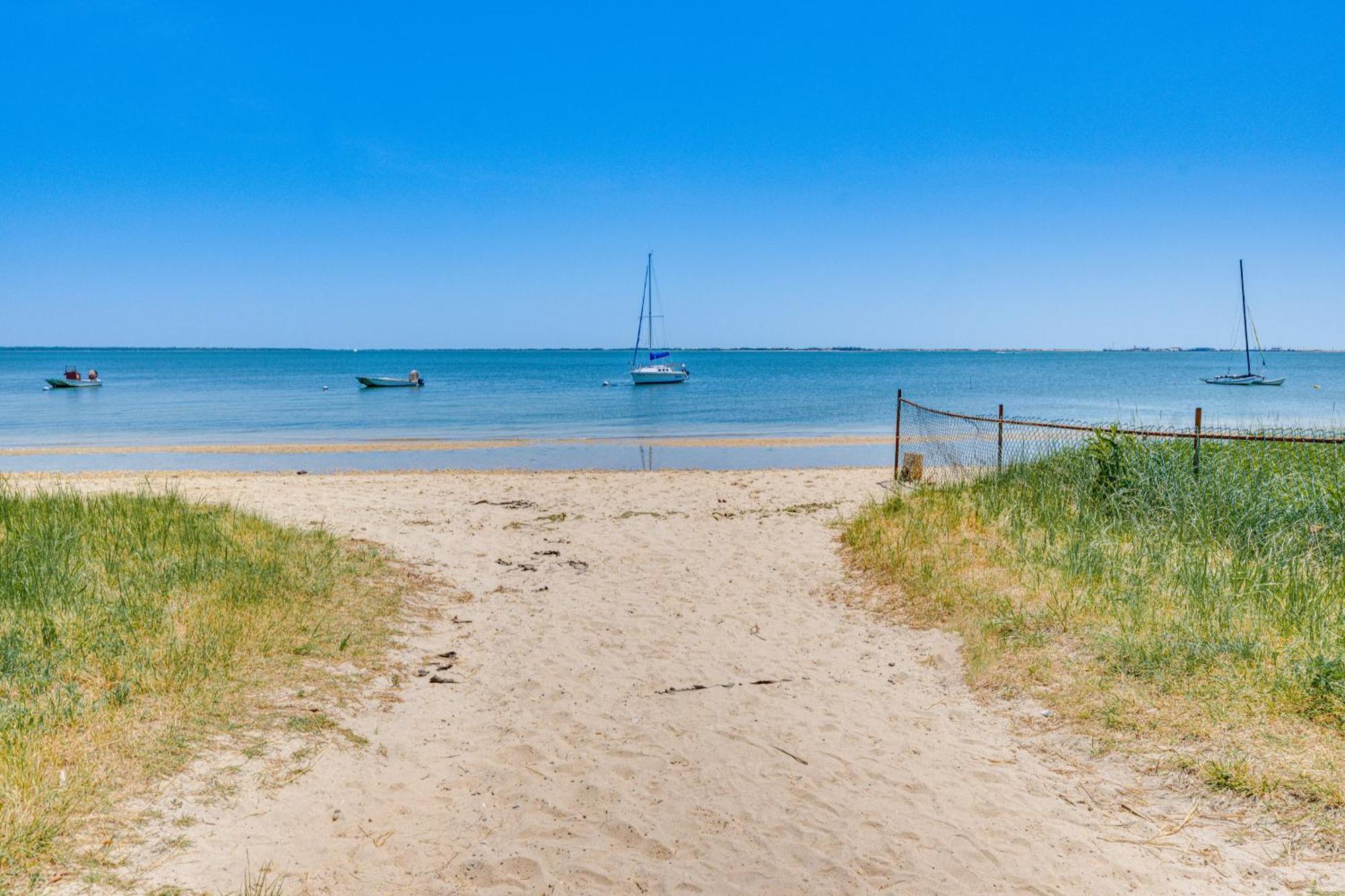 Distinctive Hamptons Home With Pool Near Bay, Ocean خلجان هامبتون المظهر الخارجي الصورة