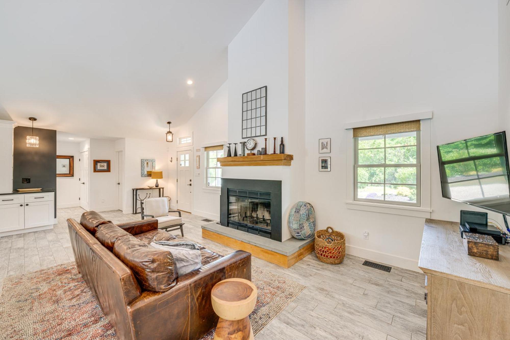 Distinctive Hamptons Home With Pool Near Bay, Ocean خلجان هامبتون المظهر الخارجي الصورة