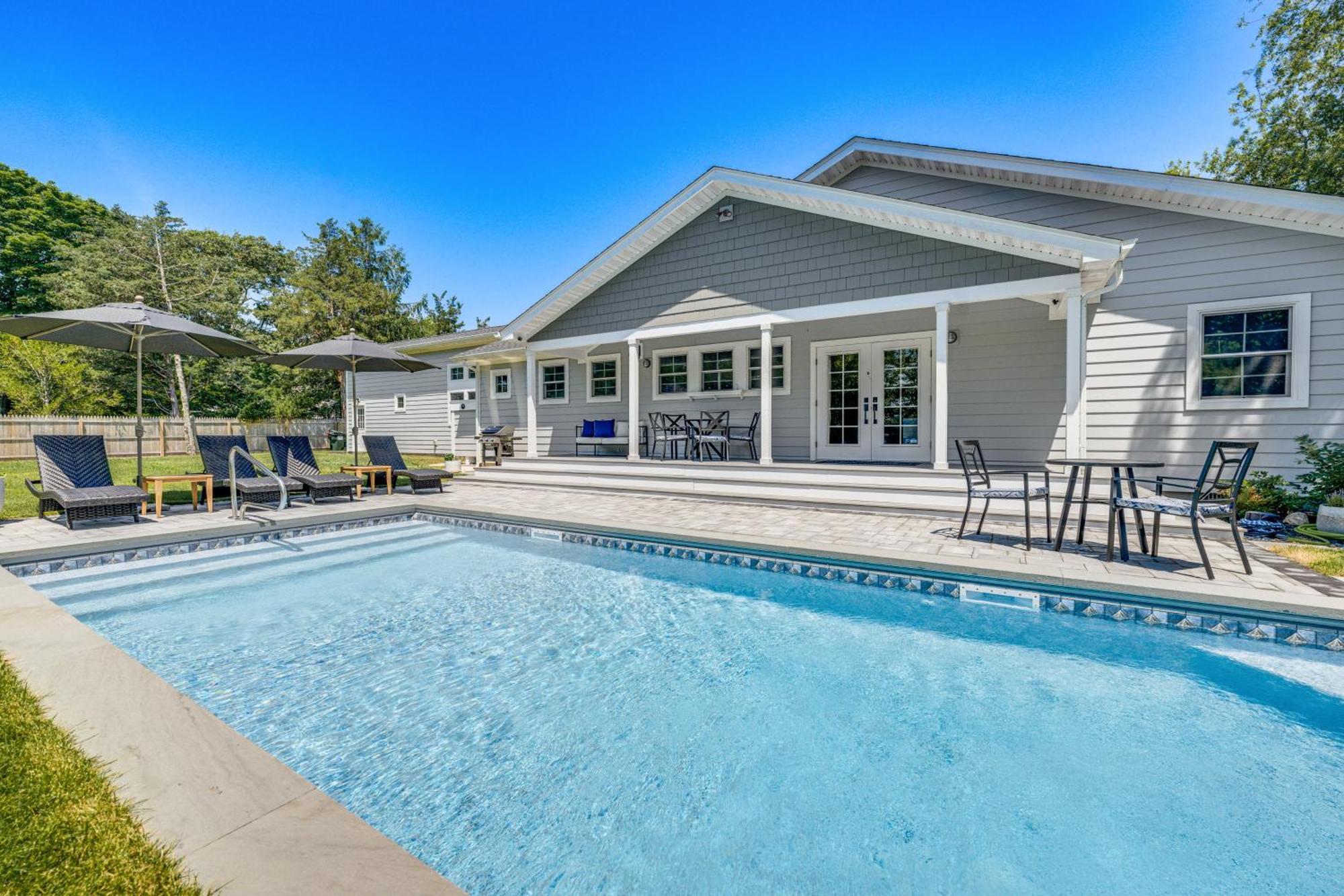 Distinctive Hamptons Home With Pool Near Bay, Ocean خلجان هامبتون المظهر الخارجي الصورة